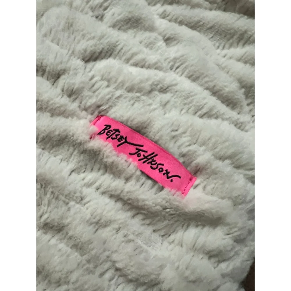 Betsey Johnson cream One Size Faux Fur Scarf